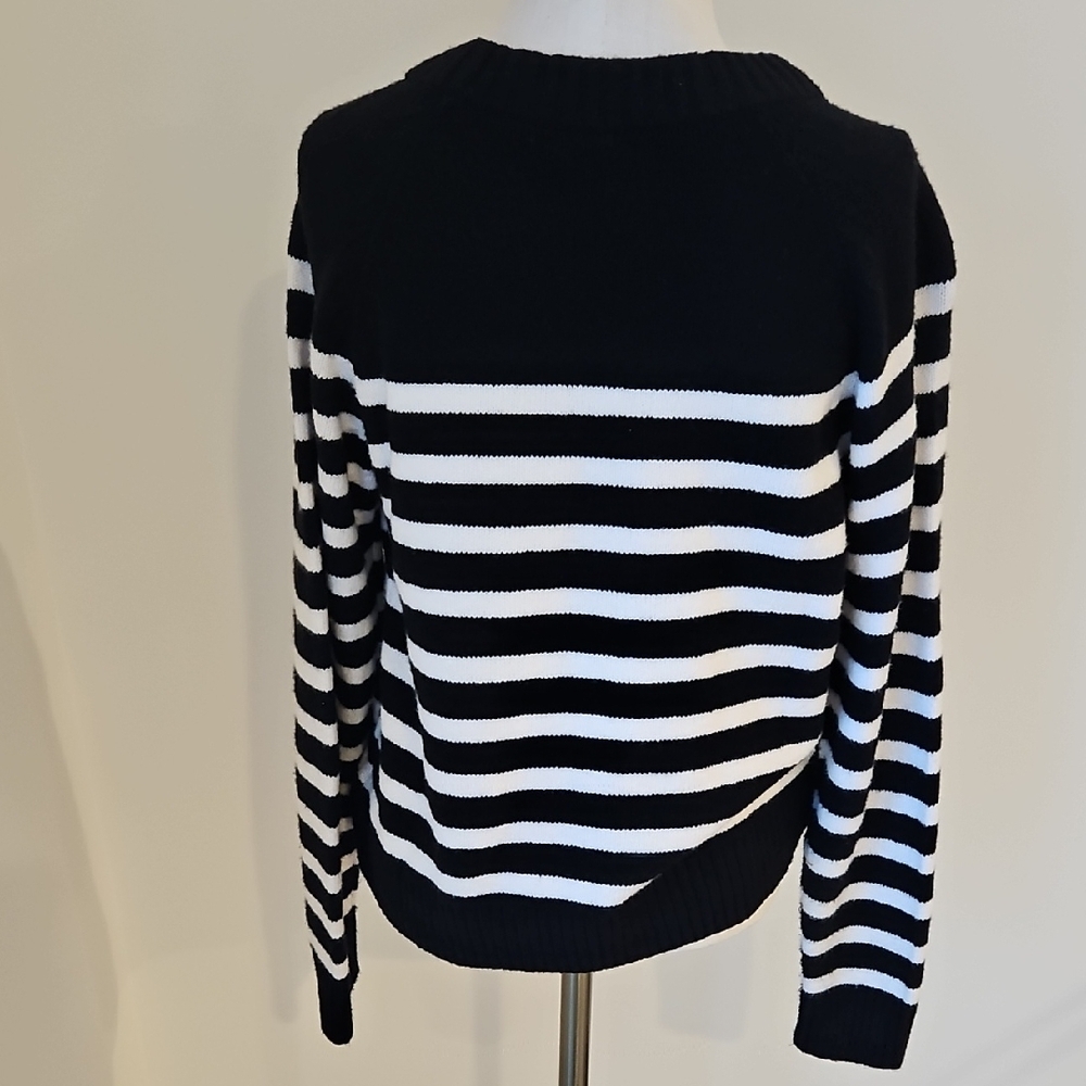 GAP  Black and White Striped Women's Sweater - Picture 4 of 4